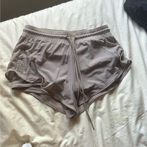 Alo Yoga Ambience shorts